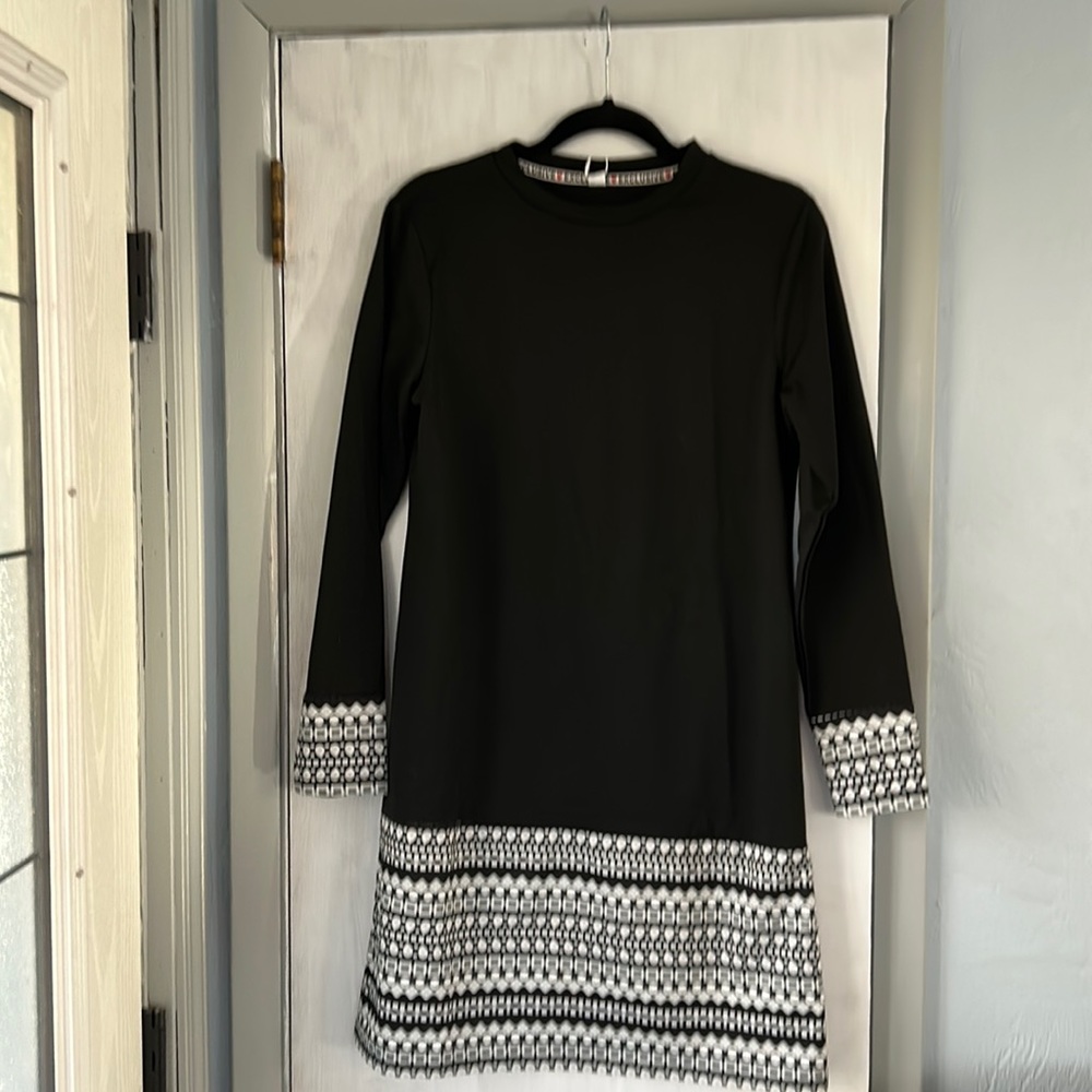 Black and white 3/4 sleeve dress